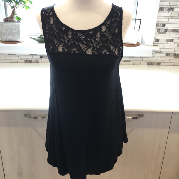 3/$12 Old Navy black lace swing tank - Picture 2 of 3